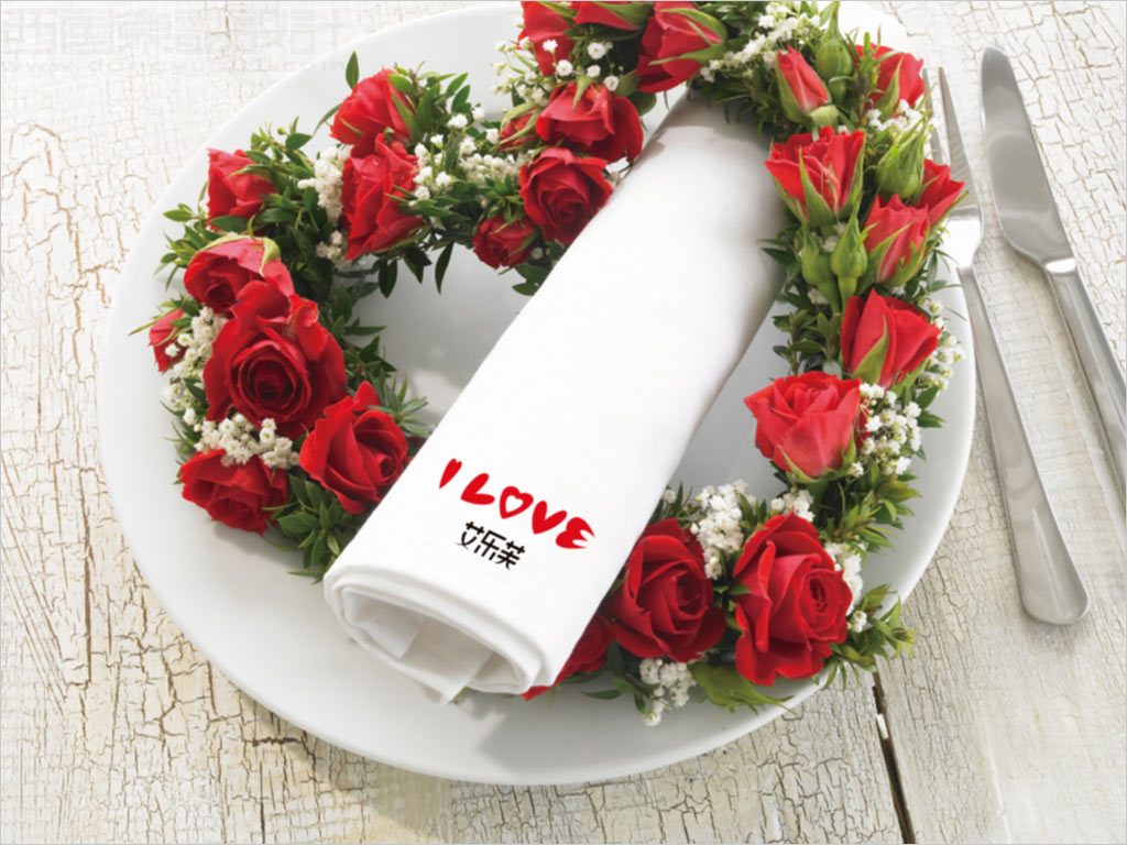 洛陽(yáng)艾樂芙酒店管理有限公司艾樂芙情侶主題酒店標(biāo)志設(shè)計(jì)之毛巾應(yīng)用效果圖